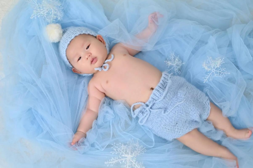 克孜勒苏柯尔克孜孕妇在家站着分娩